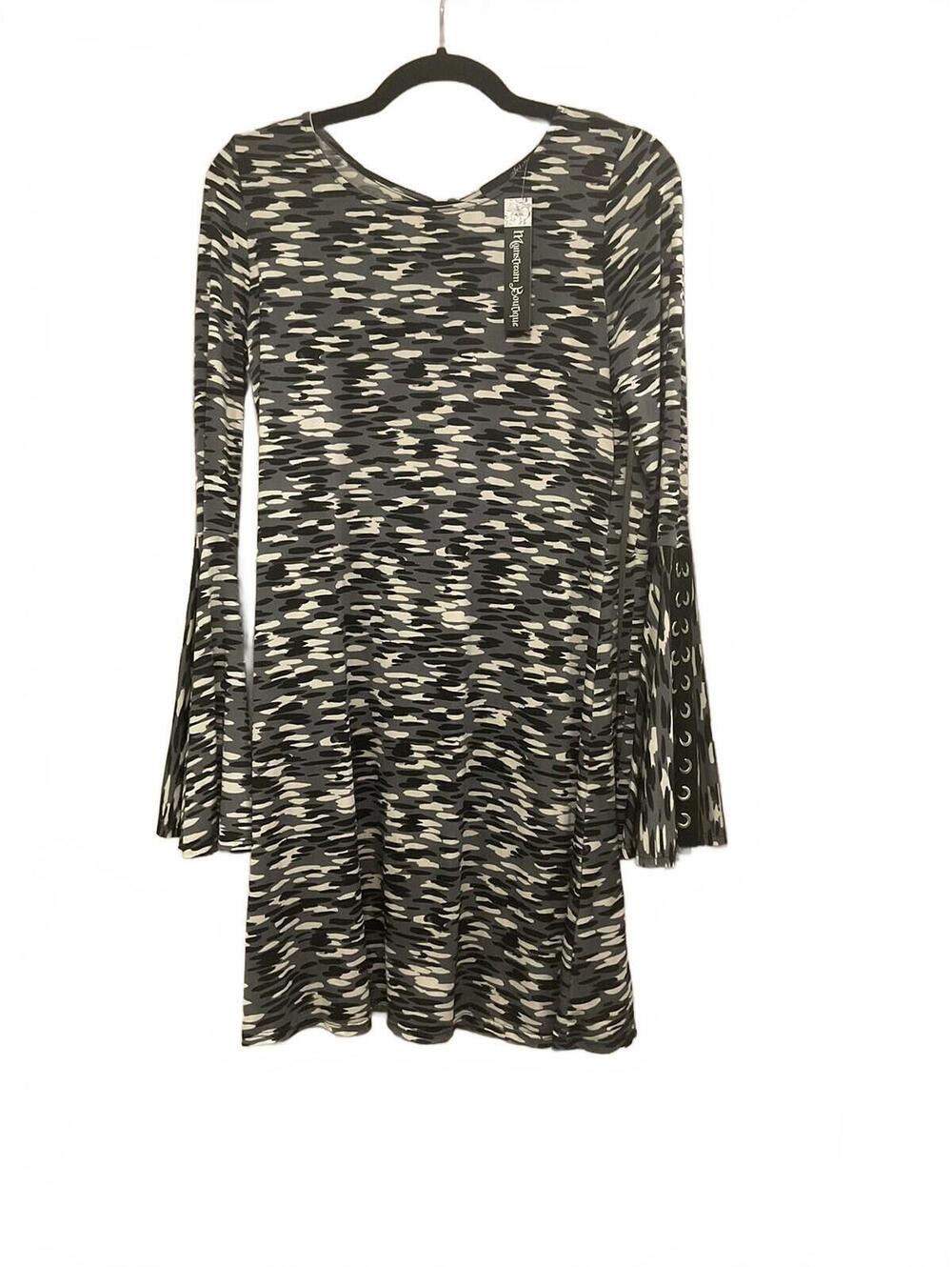 NWT Ariella womens long bell sleeve dress w/grommets Size L Originally $69